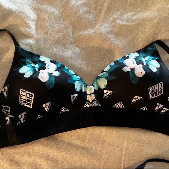 PINK VS bras - Picture 6 of 7